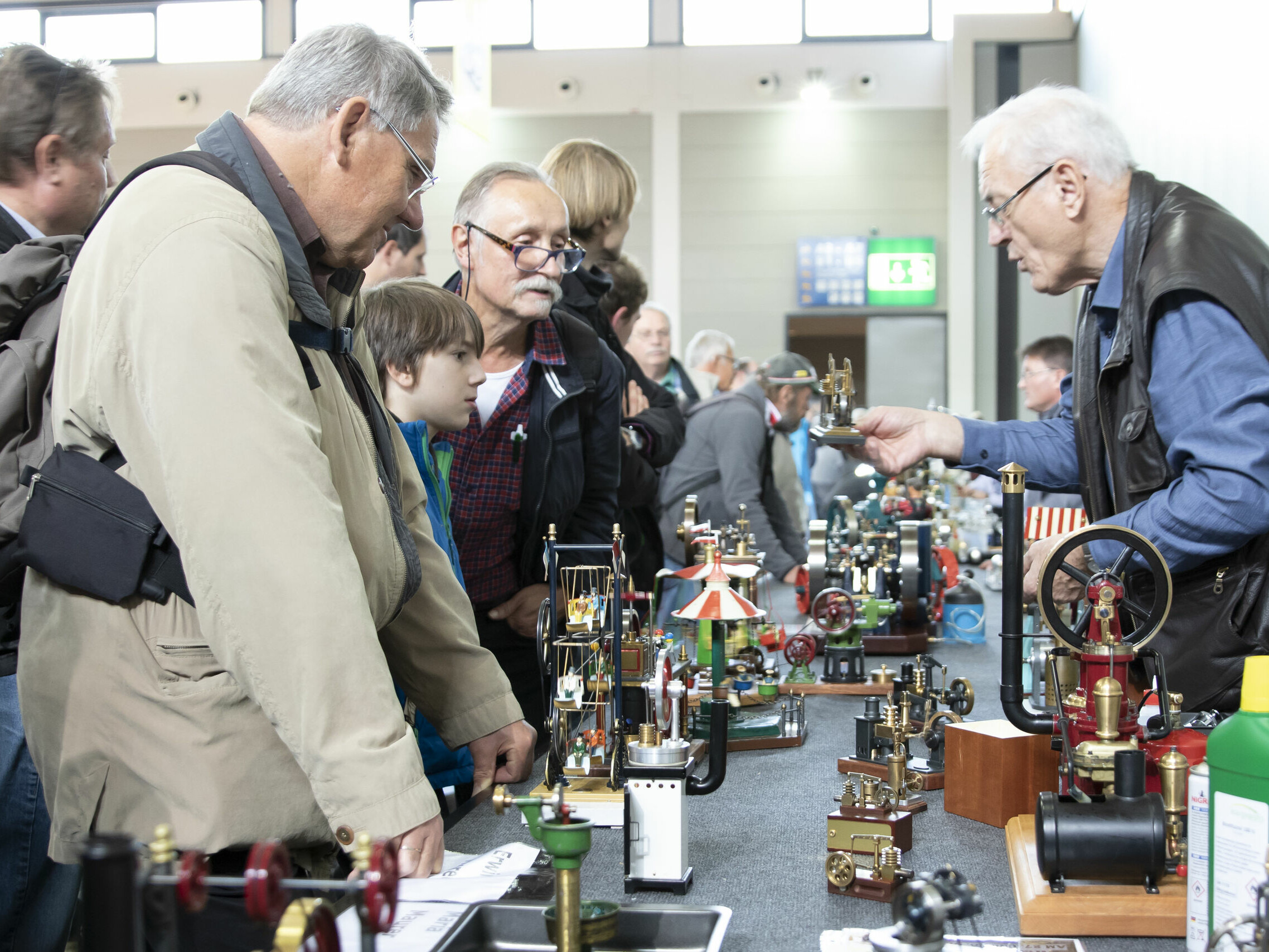 Echtdampf-Hallentreffen Dampfbetriebene Modelle von Eisenbahnen, Straßenfahrzeugen, Schiffen und stationären Anlagen csm Echtdampf Hallentreffen 07 f735fc1dd7 uai